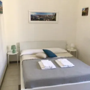 A Due Passi Da Giulietta-casa Montecchi Affittacamere